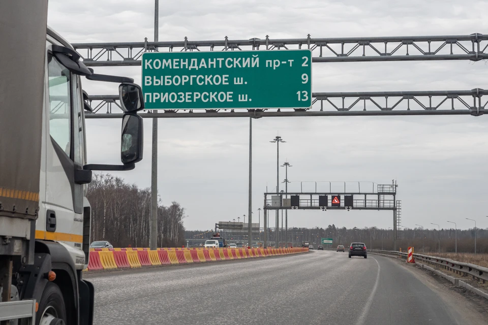 На участке внешнего кольца КАД между развязками с проспектом Энгельса и Выборгским шоссе перекроют одну полосу движения