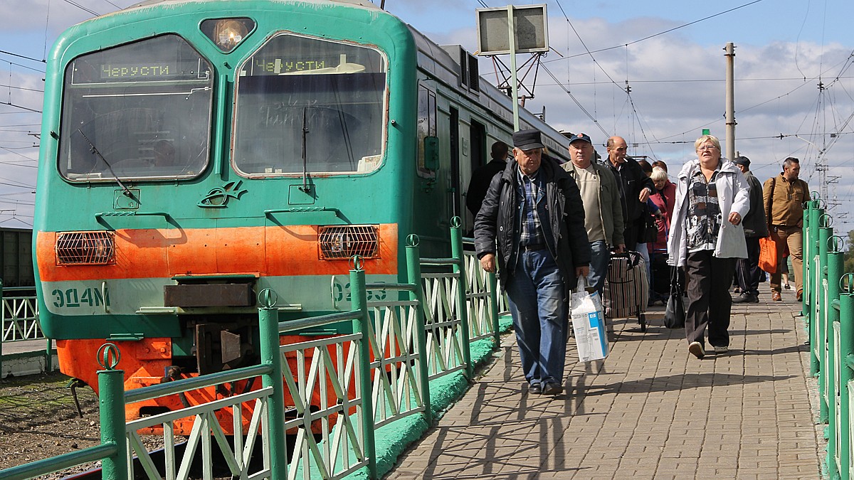 Как работают городские службы в майские праздники 2023 в Москве:  Электрички, поликлиники, аварийные диспетчерские - KP.RU