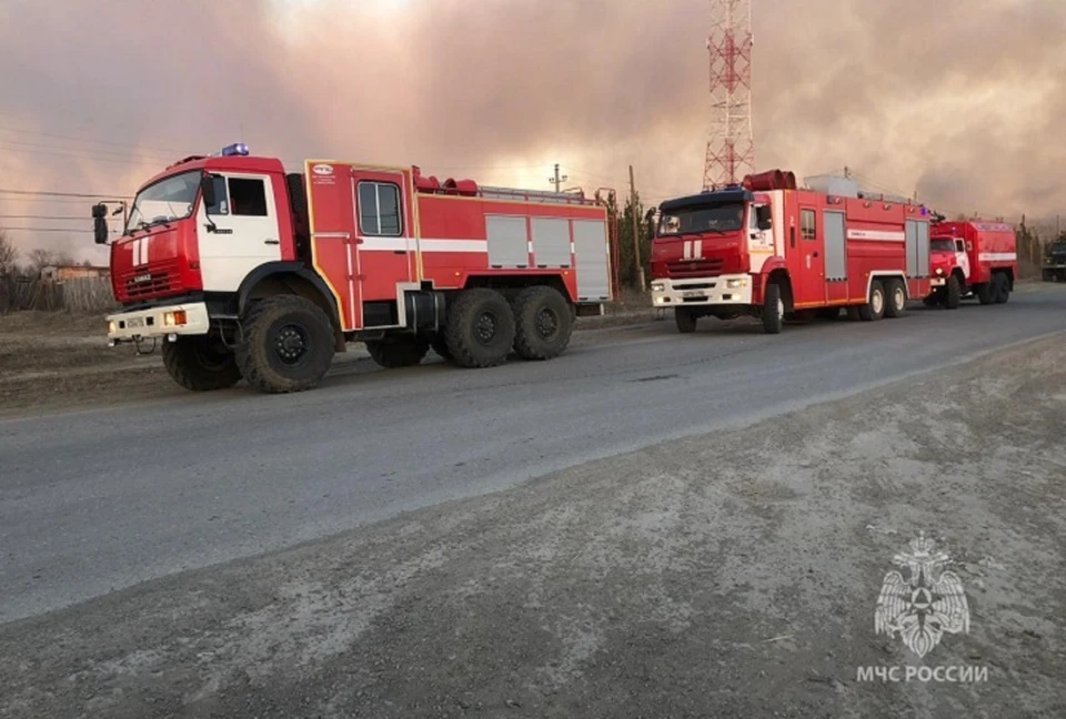 Утром 26 апреля пожар локализовали. Фото: пресс-служба ГУ МЧС по Свердловской области
