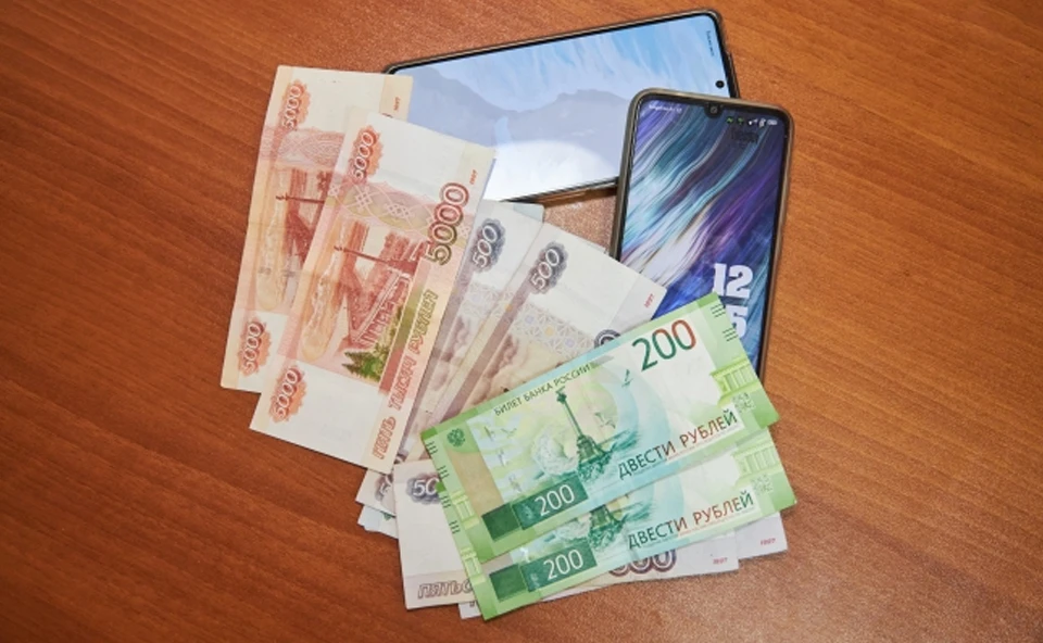 Аферисты убедили мужчину "спасти" сбережения.