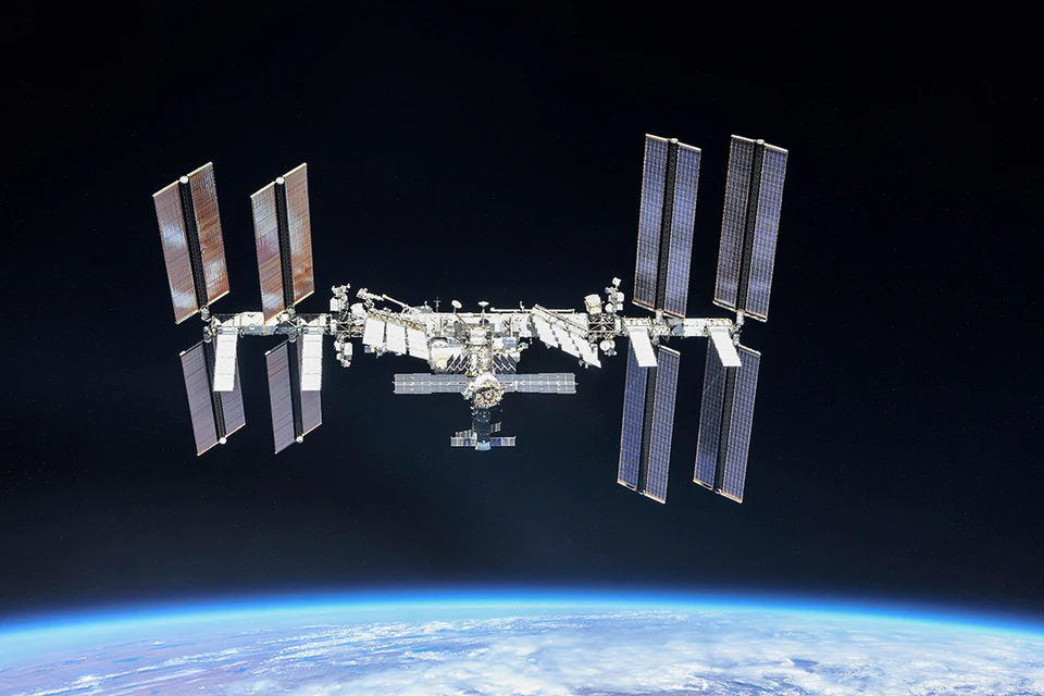 Российские космонавты начали выход в открытый космос.