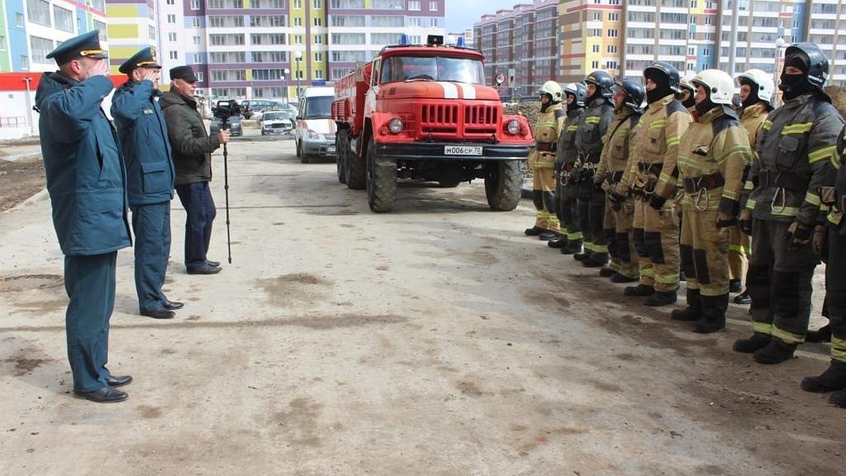 В Томске в микрорайоне Южные Ворота прошли соревнования пожарных - KP.RU