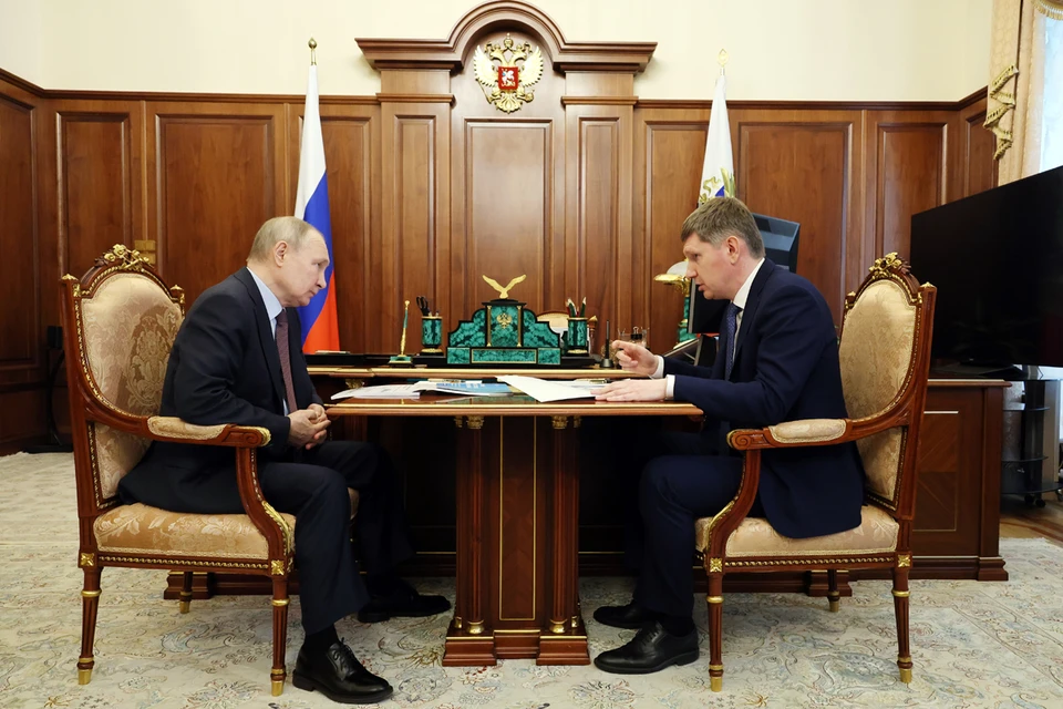 Путин попросил Решетникова рассказать о потребительском спросе. Фото: Михаил Климентьев/ТАСС