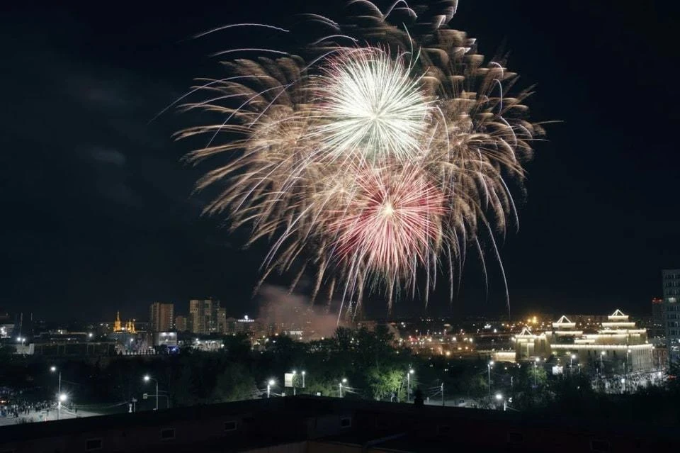 Салют начнется в 22:00