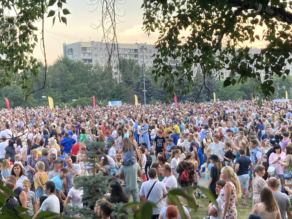 Творческие коллективы приедут к жителям микрорайона Менделеева.