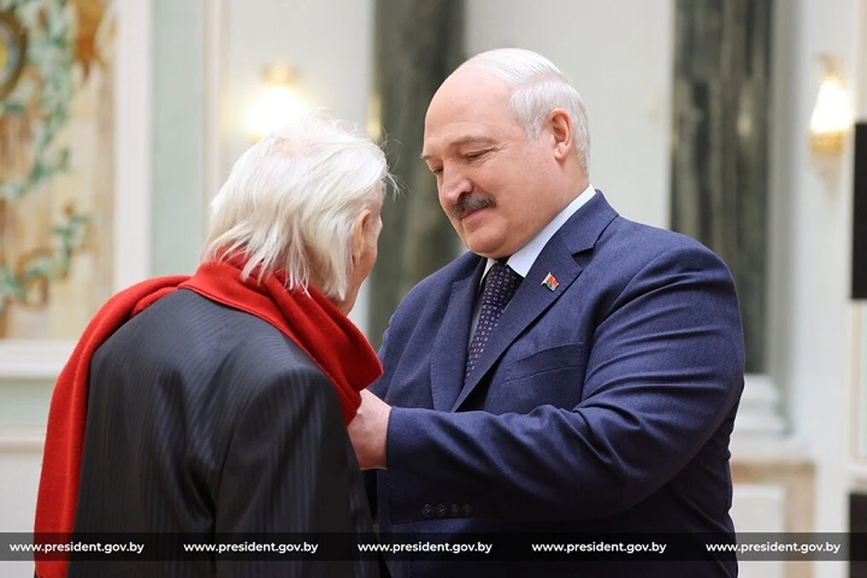 Лукашенко в преддверии Дня Победы вручил госнаграды представителям разных сфер. Фото: president.gov.by