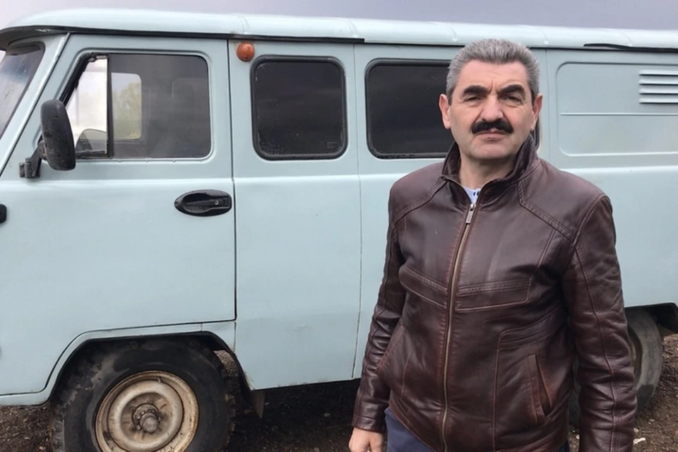 Фото на фоне УАЗа, который отправится в зону СВО, Армен Бежанян разместил на своей странице в соцсетях.