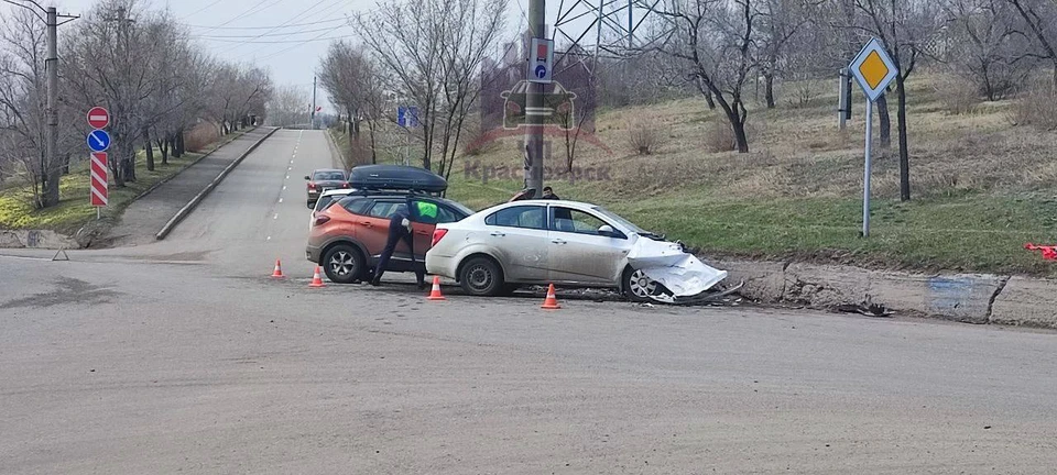 В ДТП в центре Красноярска пострадали два человека