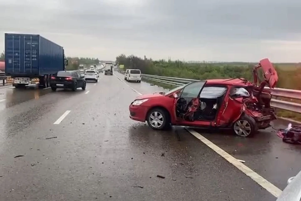 В ГИБДД считают, что в аварии виновен водитель большегруза. Фото: Госавтоинспекция РО.