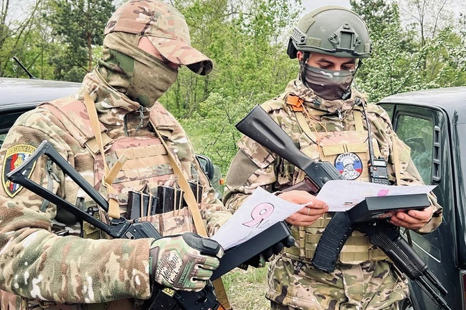 Ученики луганской школы написали письма и нарисовали открытки военным на фронт. Фото - Telegram-канал "Народного фронта" в ЛНР