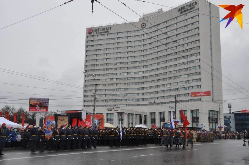 Кульминацией Дня Победы стал парад в Мурманске.