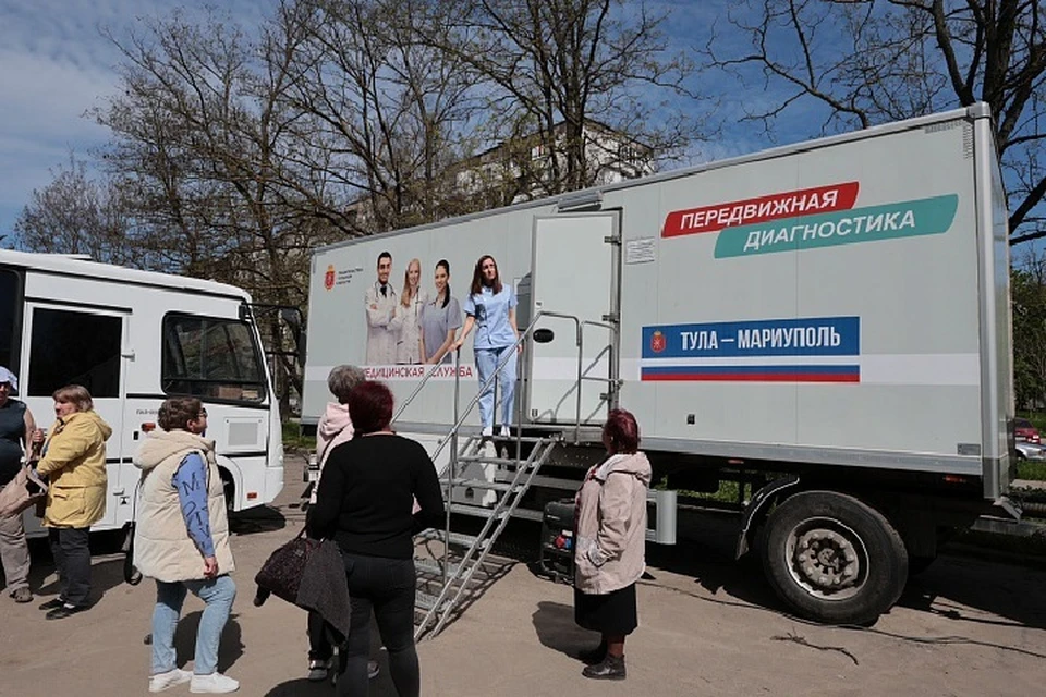 1200 горожан в Мариуполе получили консультации невролога, кардиолога, уролога. Фото: пресс-служба Правительства Тульской области