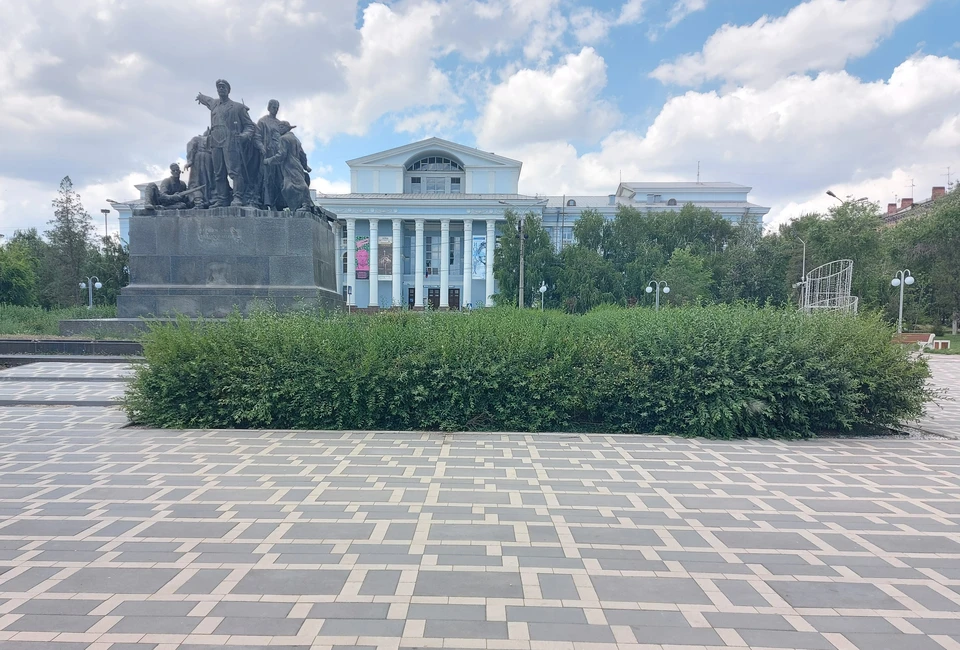 Благоустройство наконец добралось и до самого памятника