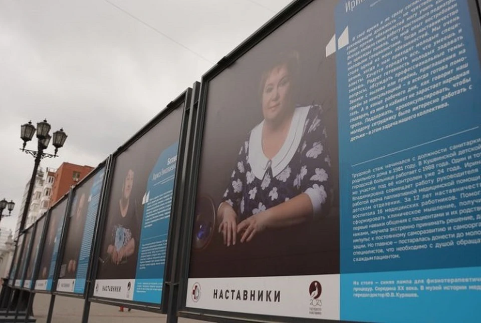 Выставку разместили под открытым небом на улице Вайнера. Фото: Департамент информационной политики Свердловской области