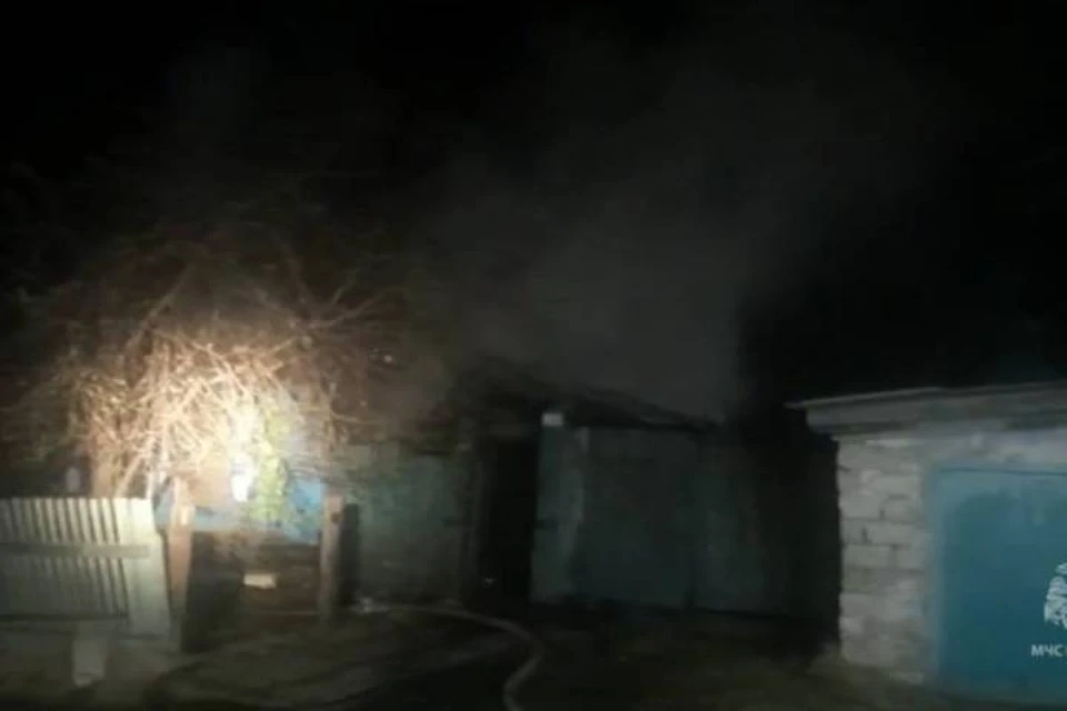 Огонь охватил дом посреди ночи: трое детей остались сиротами после страшного пожара в Иркутской области