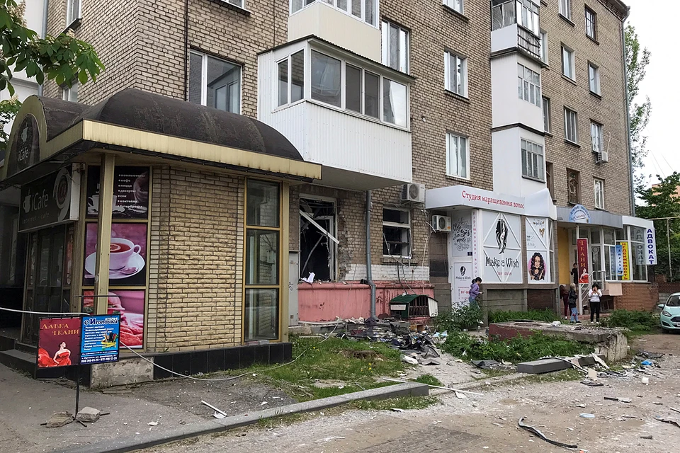 Следствием установлено, что 15 мая, примерно в 13.50 в салоне красоты на Демехина в Луганске, сработало взрывное устройство