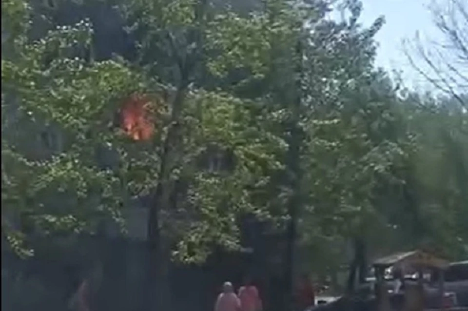 Пожар в жилом доме на улице Костромской произошел в Хабаровске 15 мая Фото: скриншот из видео
