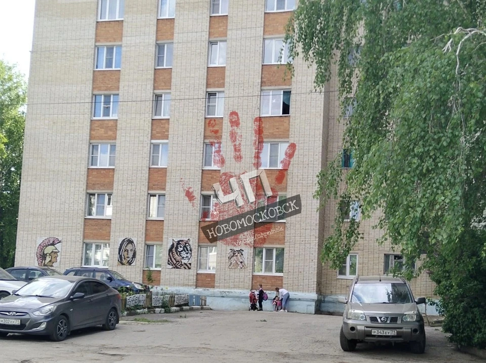 В Залесном микрорайоне Новомосковска из окна четвертого этажа выпал ребенок