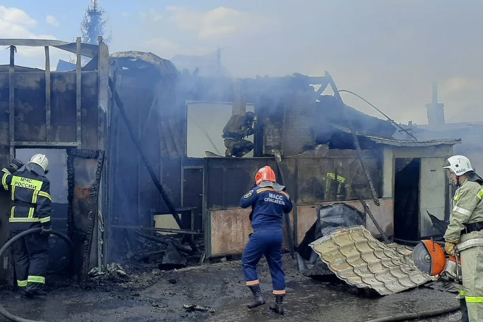 В Первомайском районе Новосибирска случился крупный пожар. Фото: ГУ МЧС по НСО