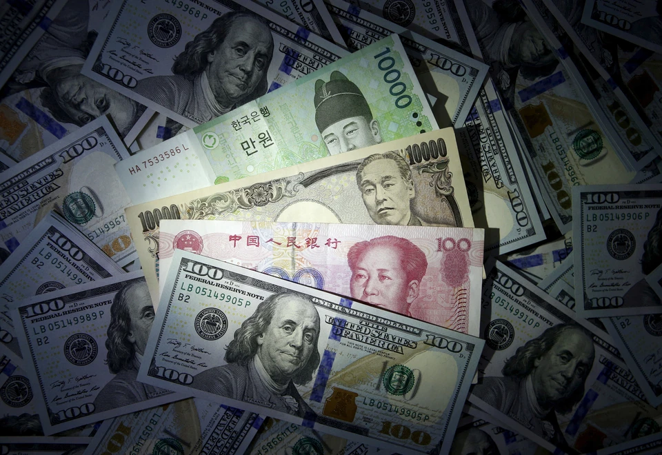 В США заявили об утрате долларом статуса лидирующей валюты