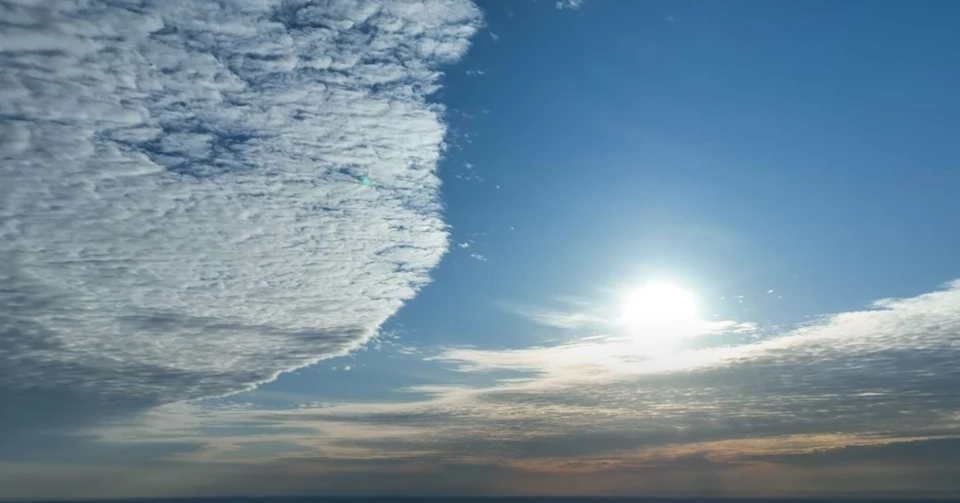 При определенном ракурсе скопление облаков напоминает гигантские крылья