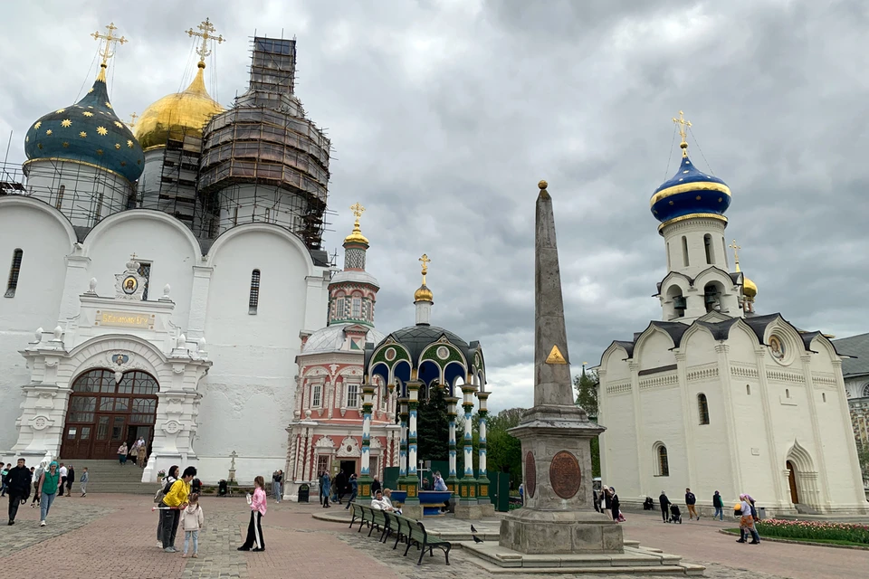 Если не были давно – поезжайте. Весной-летом в Лавре – благодать