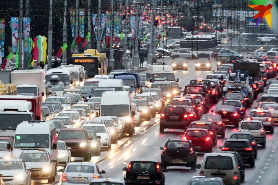 Стало известно, когда водителям нужно ездить со светом фар днем в Беларуси 2023.