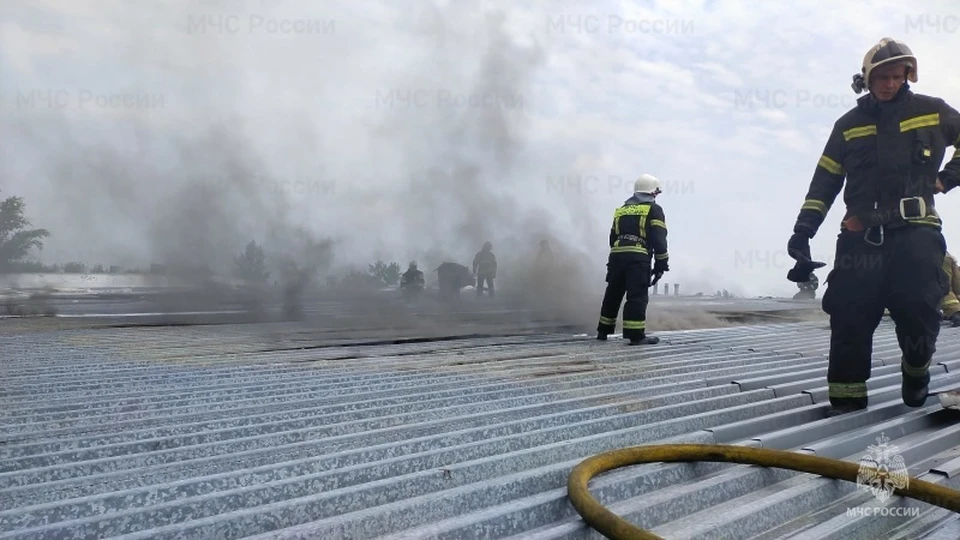Во время пожара на заводе холодильного оборудования в Веневском районе эвакуировали 10 человек