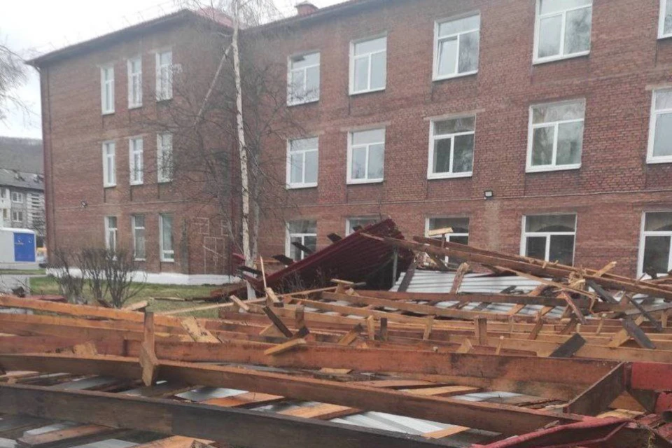 Прокуратура Иркутской области проводит проверку после повреждения крыши в школе в Слюдянке. Фото: прокуратура региона