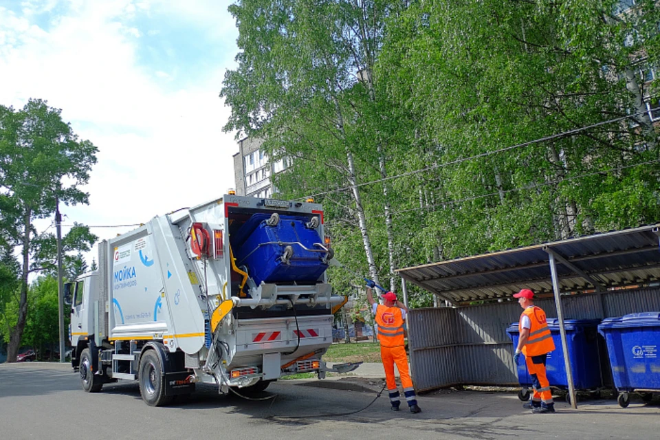 За одну заправку автомобиль может продезинфицировать более 70 контейнеров. Фото: kirovreg.ru