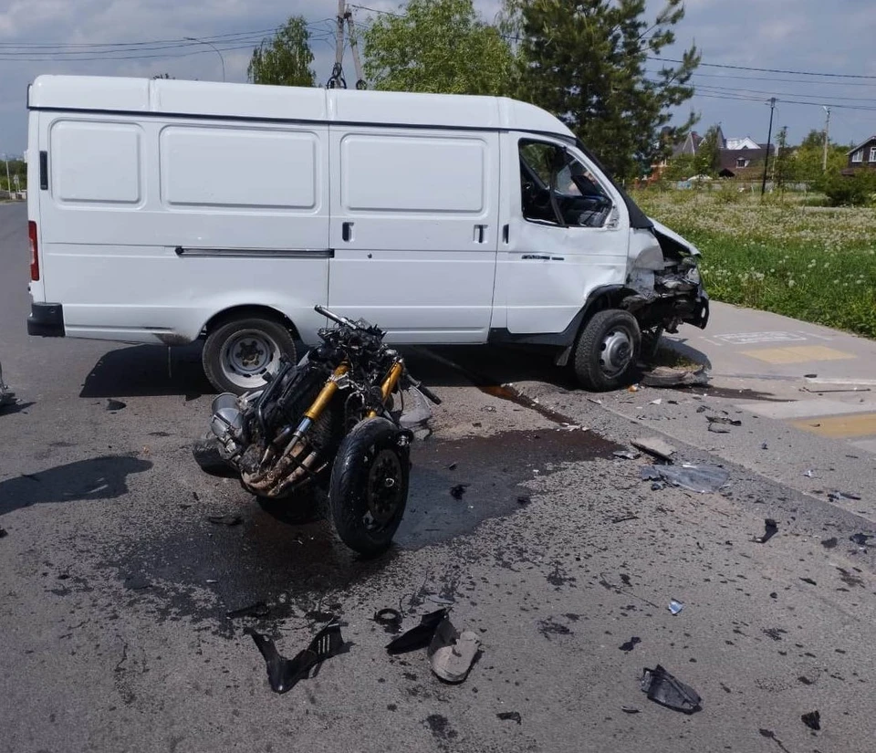 Появились фотографии с места гибели мотоциклиста в Рязани 24 мая.