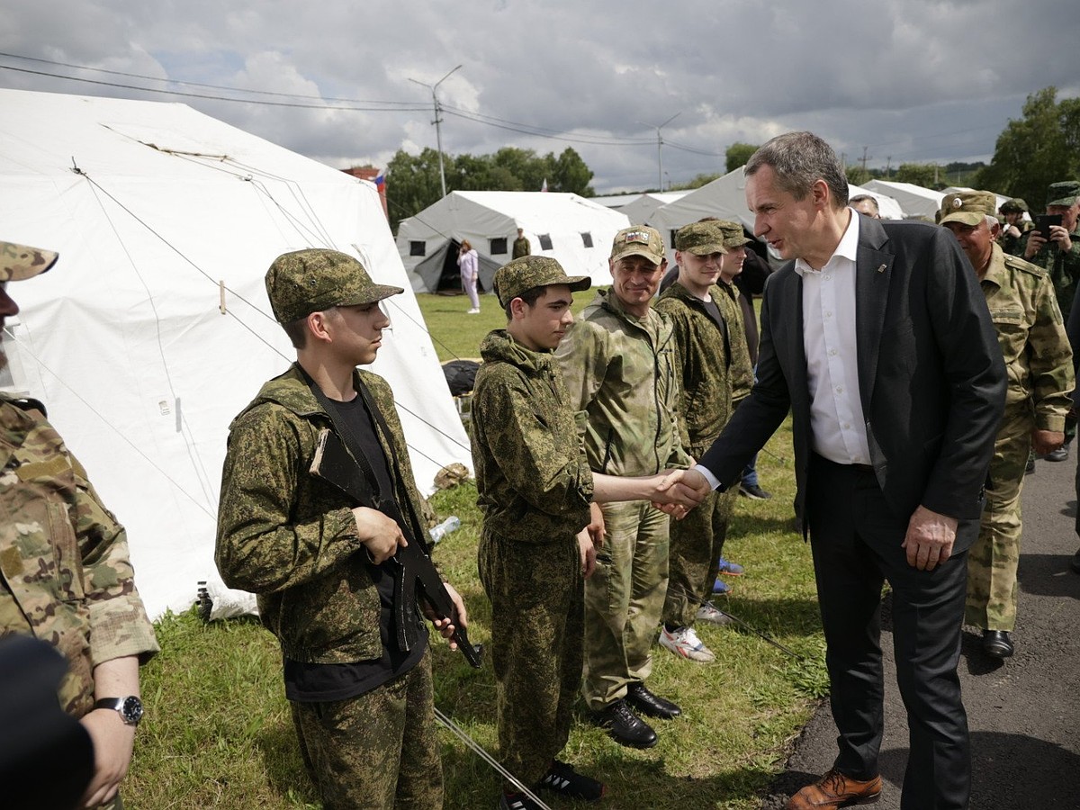 Вячеслав Гладков побывал на тренировке курсантов военно-исторических сборов  «Армата» - KP.RU