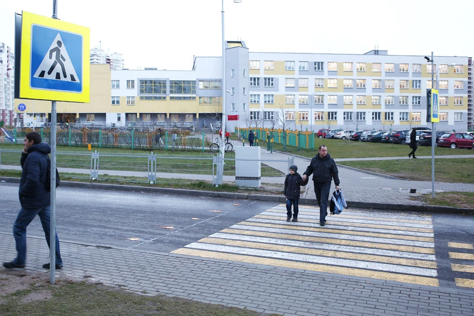 «Беллегпром» хочет поставить стойки со школьной формой в «не совсем типичных» торговых сетях. Фото носит иллюстративный характер.