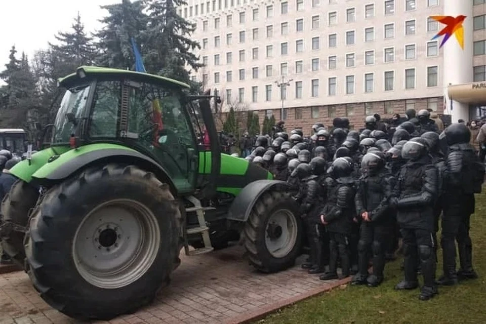 Трактора у парламента уже парковались