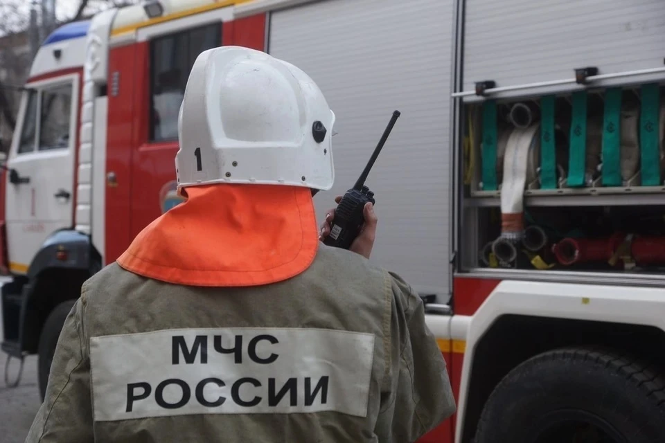 В Москве загорелся теплоход с людьми на борту