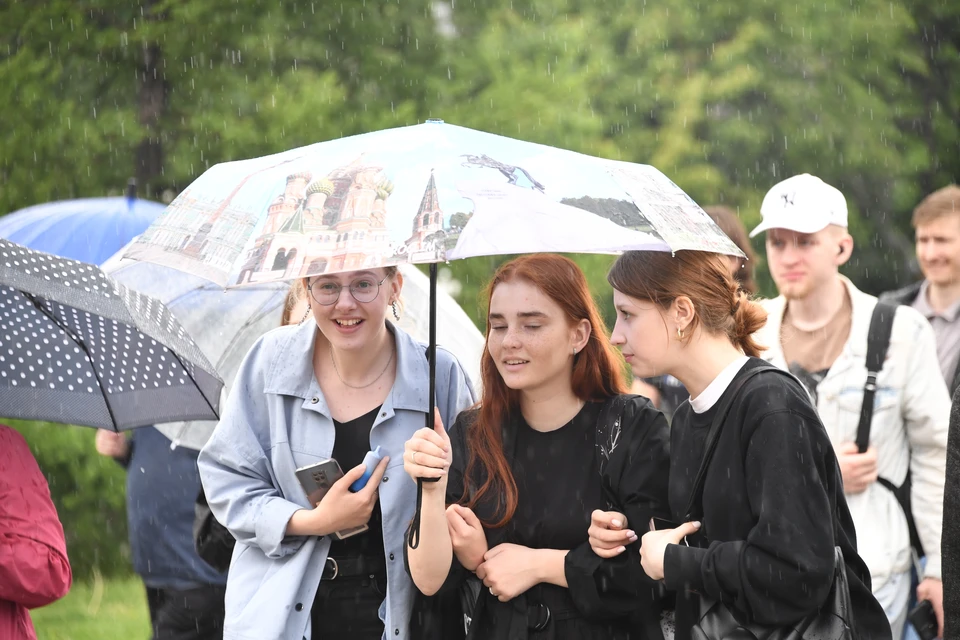 В соцсетях пишут, что в некоторых районах Самары даже прошел град.