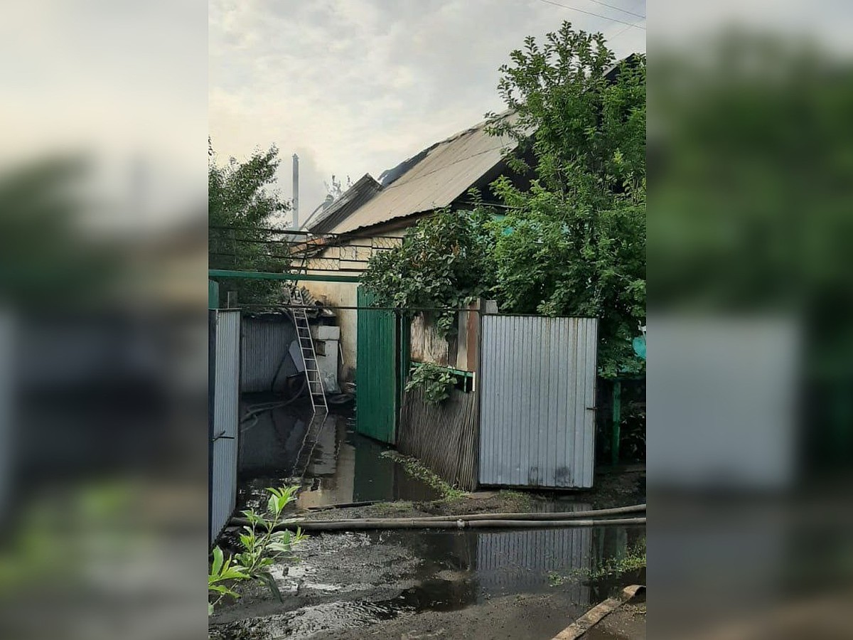 В Оренбурге при пожаре в частном доме на улице Одесской погибли мужчина и  женщина - KP.RU