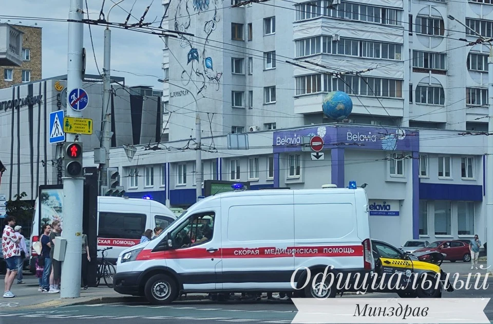 В Минздраве сообщили, что в ДТП в центре Минска пострадали 5 человек, из них 2 детей. Фото: телеграм-канал Министерства здравоохранения.