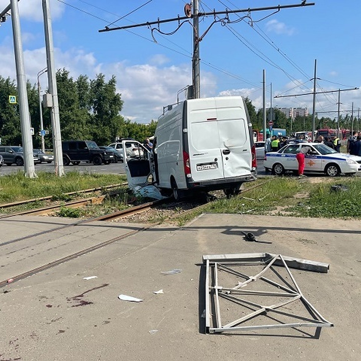 Пешеходу оторвало голову, еще двое пострадали: В Казани «Газель» влетела на  остановку и сбила людей - KP.RU