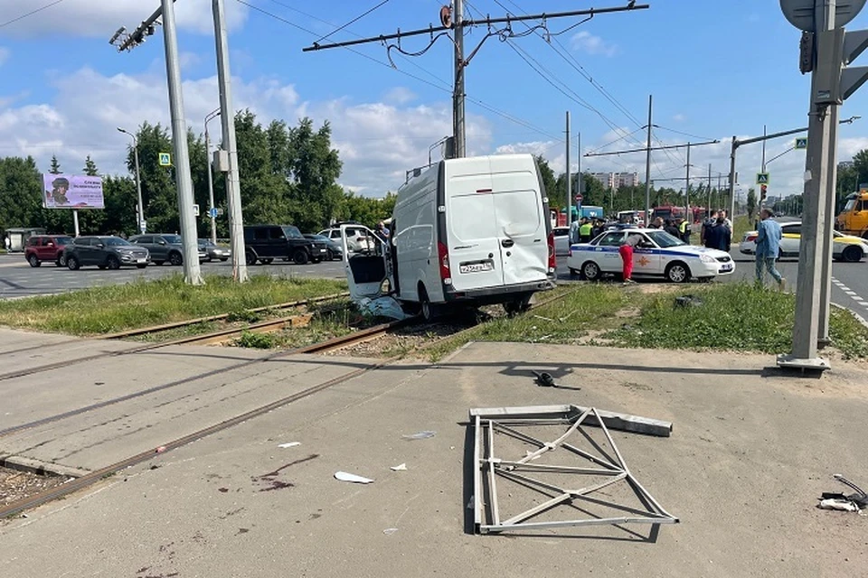 В обстоятельствах аварии разбираются госавтоинспекторы. Фото: ГИБДД Татарстана