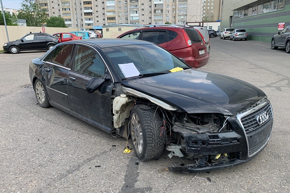 Брошенную машину эвакуируют с улицы в Твери Фото: администрация Твери