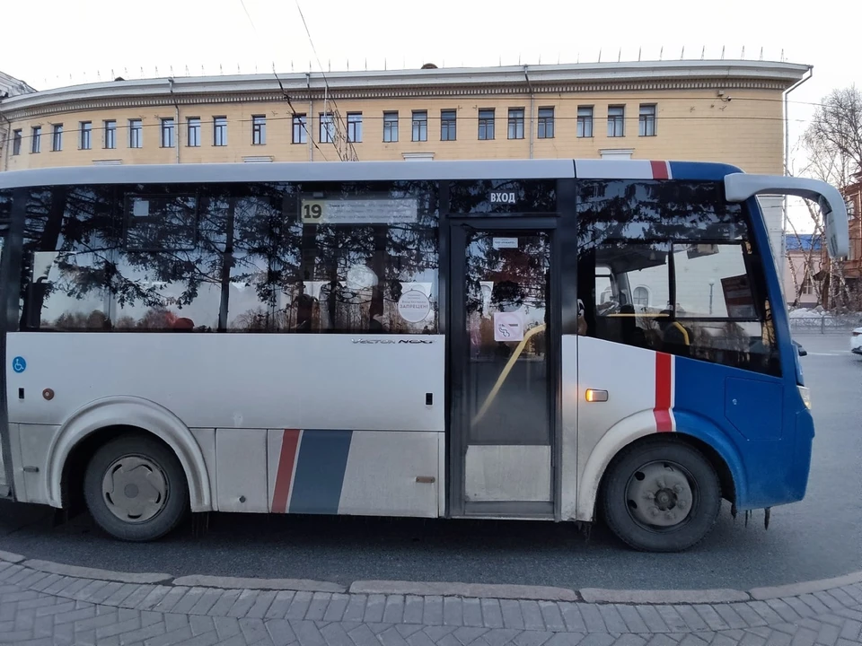 На Троицу в Томске станет больше автобусов на маршрутах, которые едут к кладбищам. Фото: Анна Ковалева