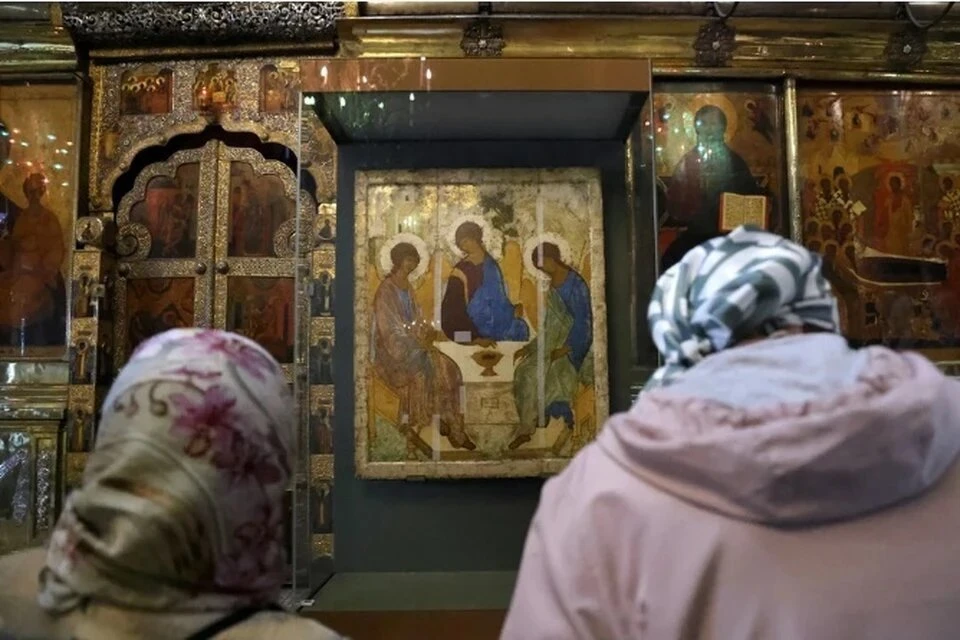 Икону «Святая Троица» Рублева установили в капсулу в храме Христа Спасителя Фото: Артем Геодакян/ТАСС