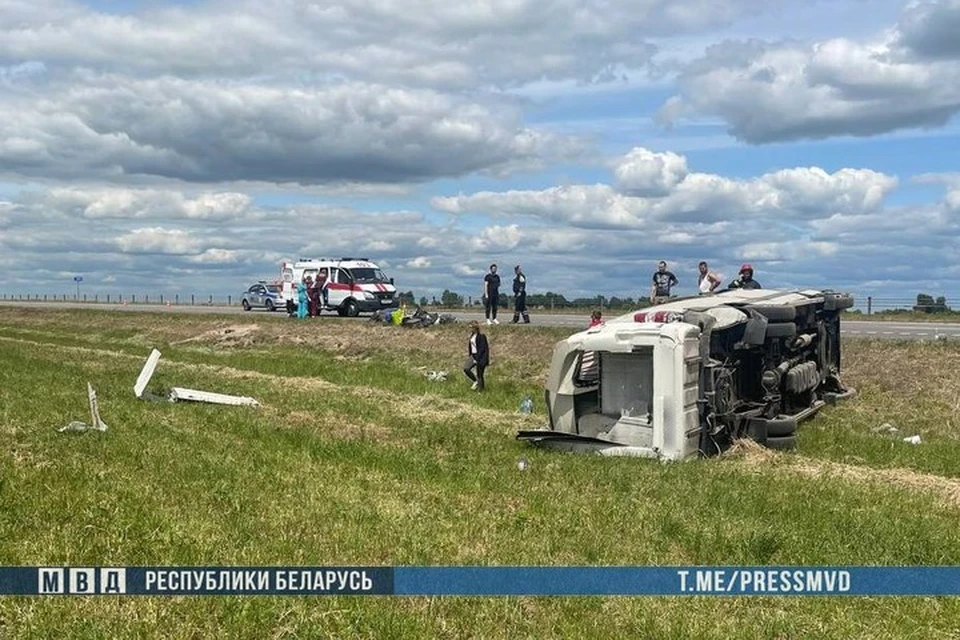 Маршрутка с пассажирами перевернулась несколько раз. Фото: МВД Беларуси