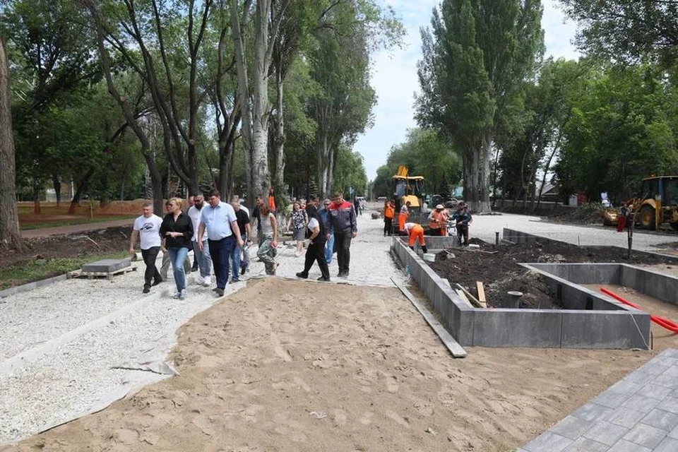 В ближайшее время начнется посадка кустарников.
