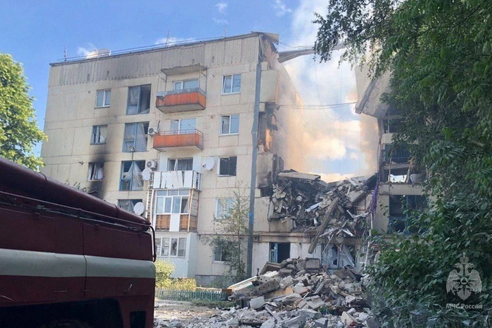 Как только площадка будет очищена, станет понятно, есть ли там еще пострадавшие. ФОТО: МЧС ЛНР