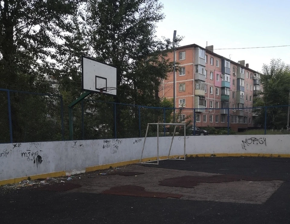 Следком возбудил дело после гибели ребенка на спортивной площадке в Ефремове Тульской области