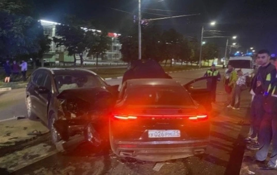 В ночном ДТП на улице Советской в Туле погиб пассажир автомобиля Porsche