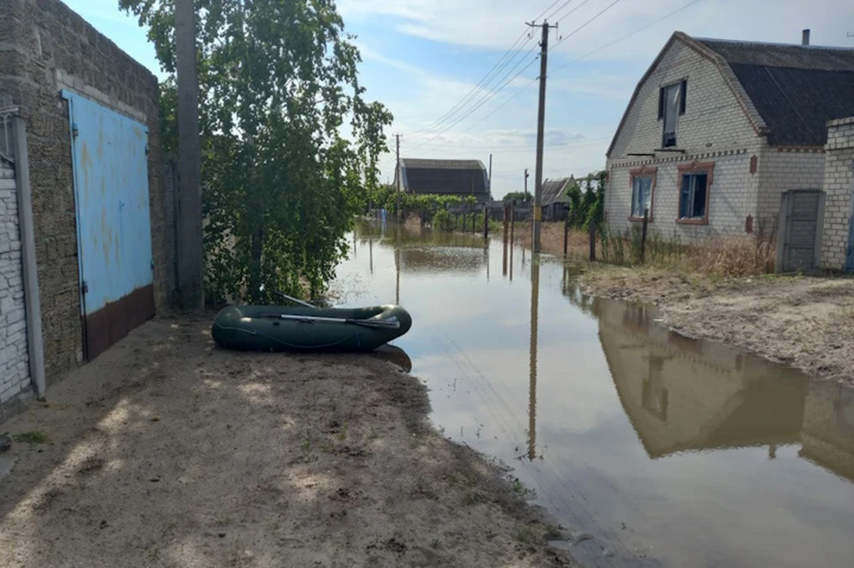 В некоторых селах вода только вышла на дорогу, в других - затопило дома Фото: Новокаховская администрация