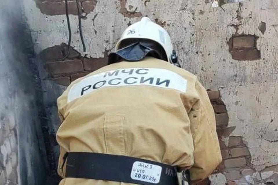В Липецке пожарные потушили бесхозное здание